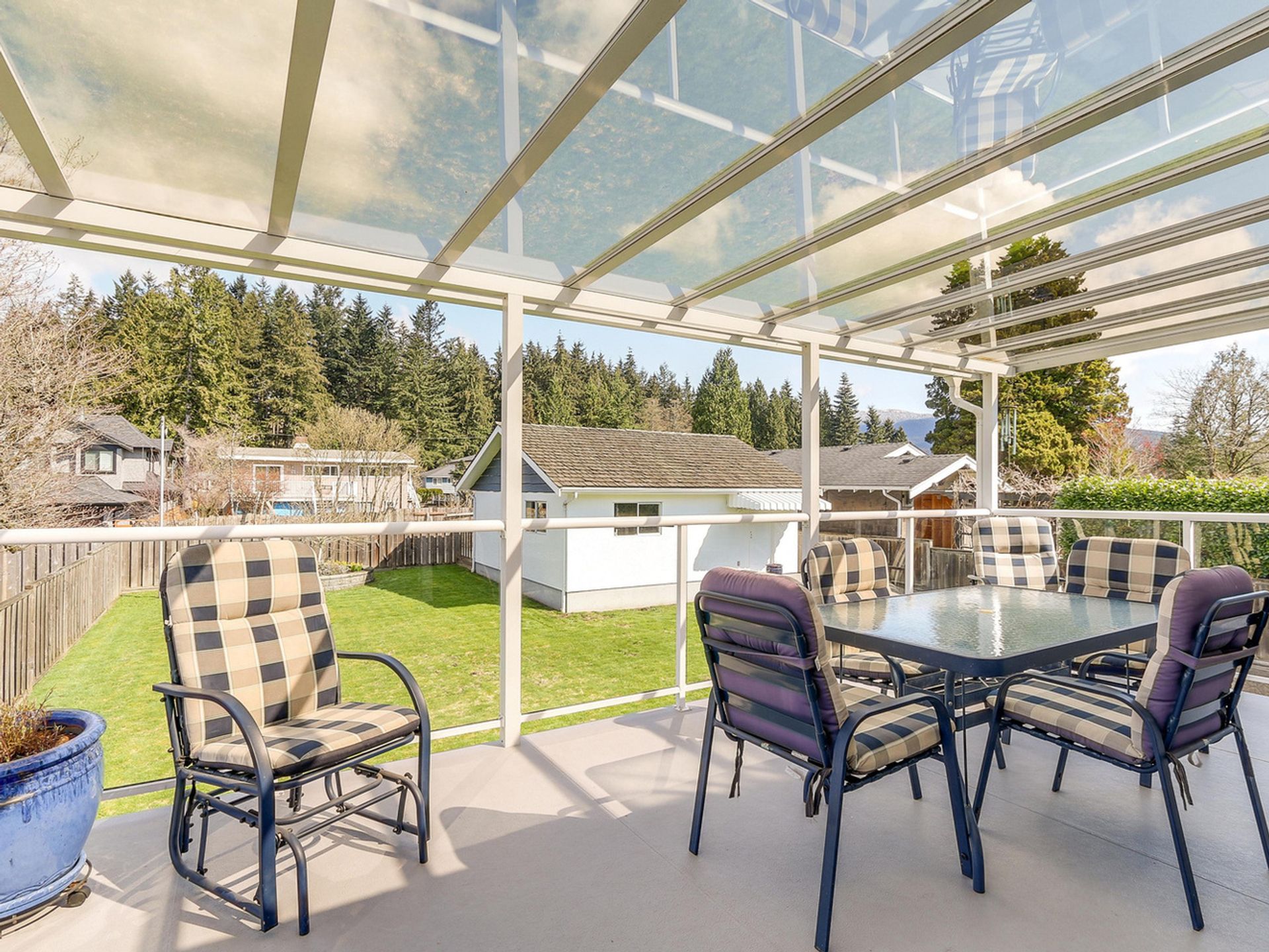 64683 at 834 16th Street E, North Vancouver