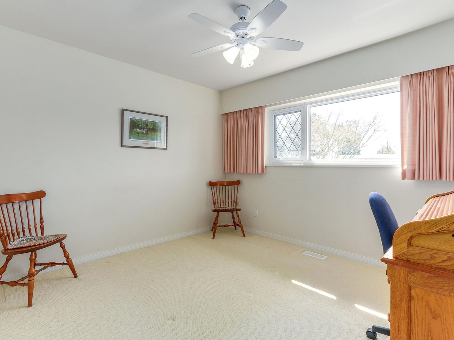 64692 at 834 16th Street E, North Vancouver