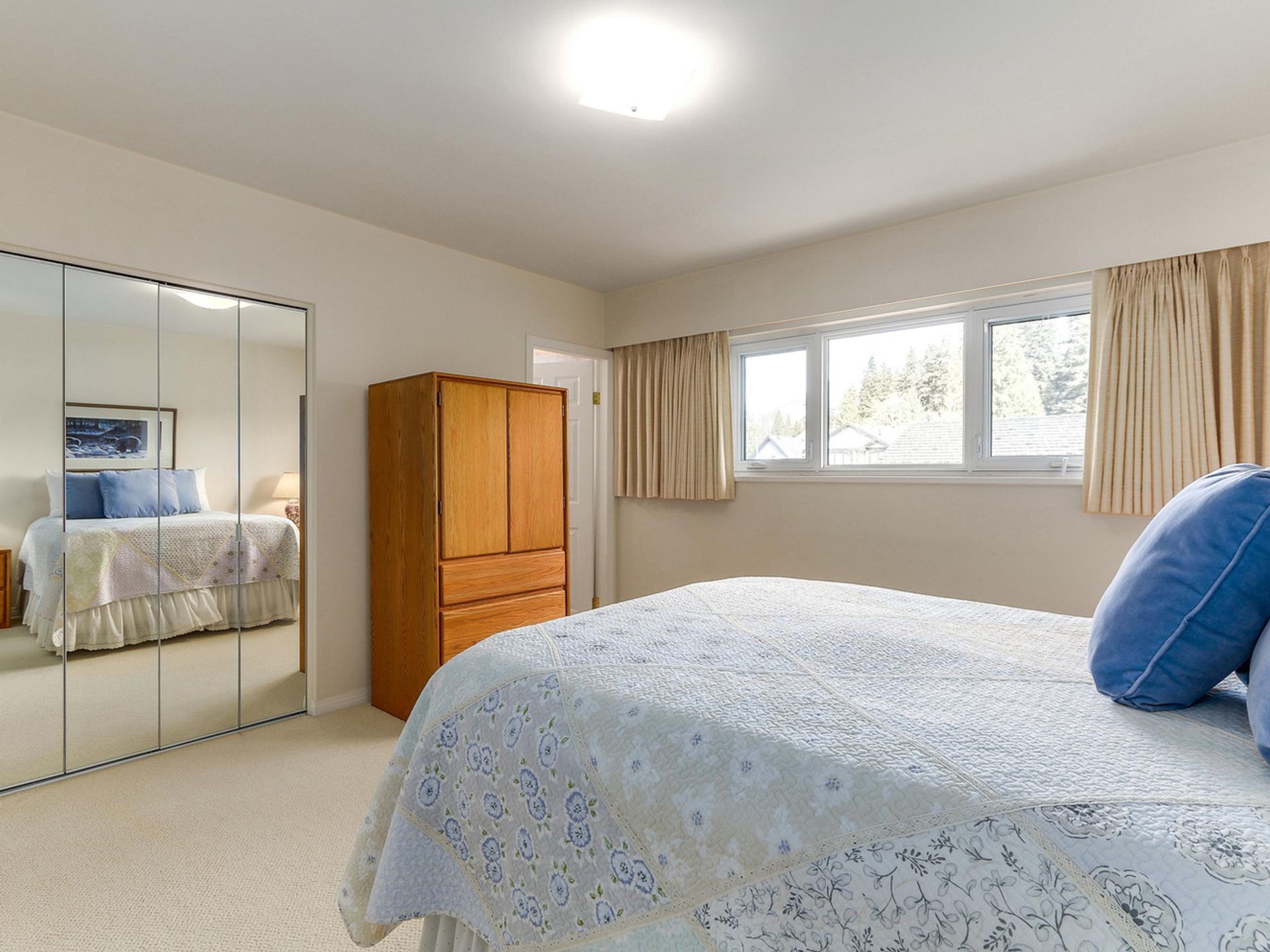 64698 at 834 16th Street E, North Vancouver