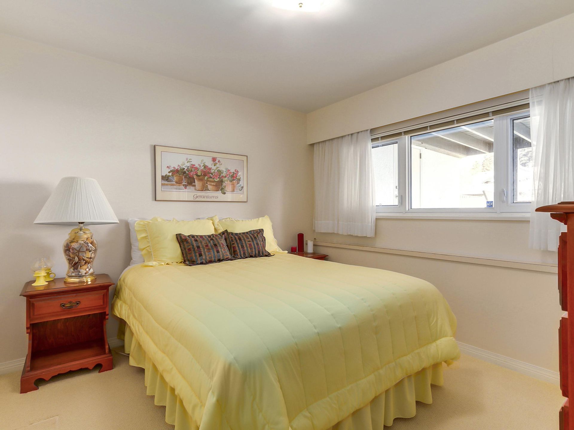 64707 at 834 16th Street E, North Vancouver