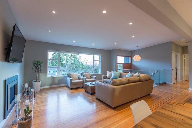 64758 at 3035 Chaucer Avenue, North Vancouver