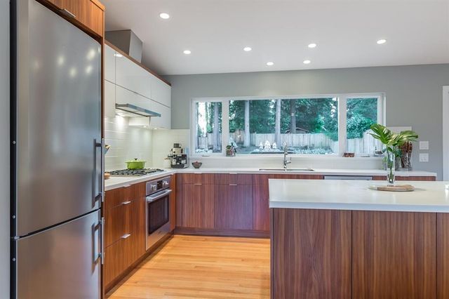 64766 at 3035 Chaucer Avenue, North Vancouver