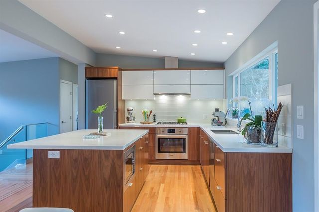 64776 at 3035 Chaucer Avenue, North Vancouver