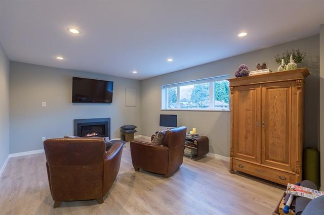 64794 at 3035 Chaucer Avenue, North Vancouver