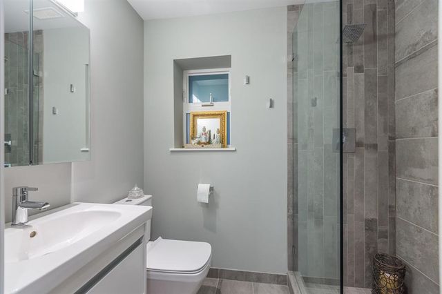 64800 at 3035 Chaucer Avenue, North Vancouver