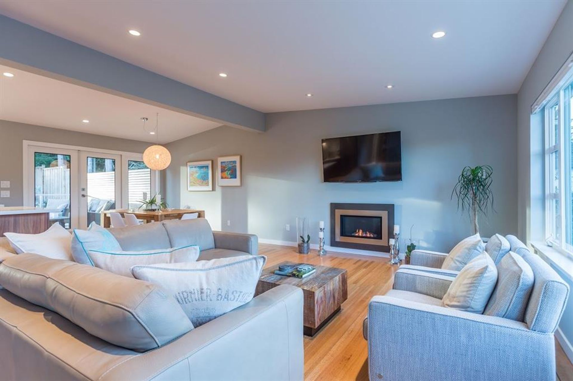 64760 at 3035 Chaucer Avenue, North Vancouver