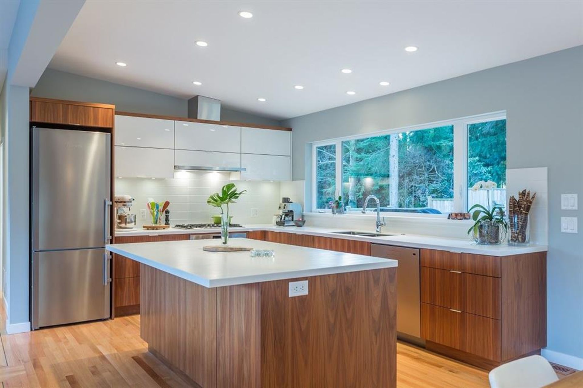 64764 at 3035 Chaucer Avenue, North Vancouver