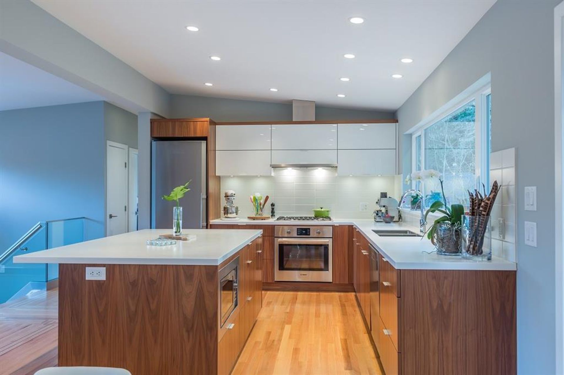 64776 at 3035 Chaucer Avenue, North Vancouver