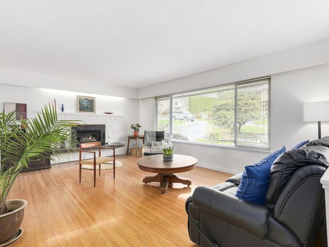 64815 at 1181 Chamberlain Drive, North Vancouver