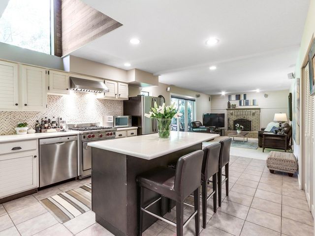 65933 at 5454 Cortez Crescent, North Vancouver