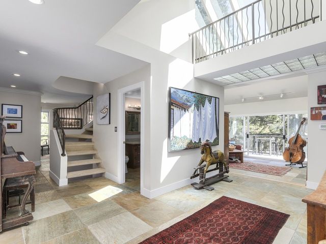 65002 at 795 St. James Road E, North Vancouver