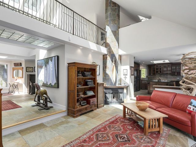 65008 at 795 St. James Road E, North Vancouver