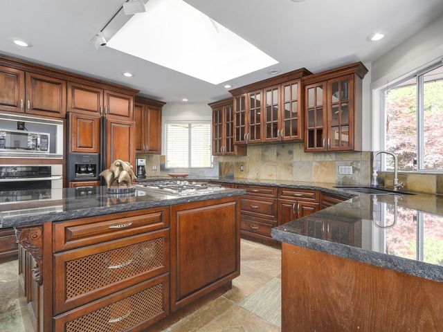 65014 at 795 St. James Road E, North Vancouver