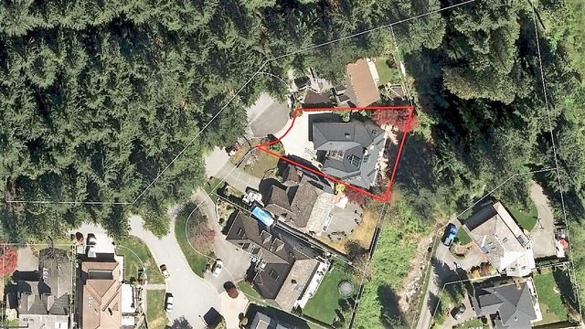 65077 at 795 St. James Road E, North Vancouver