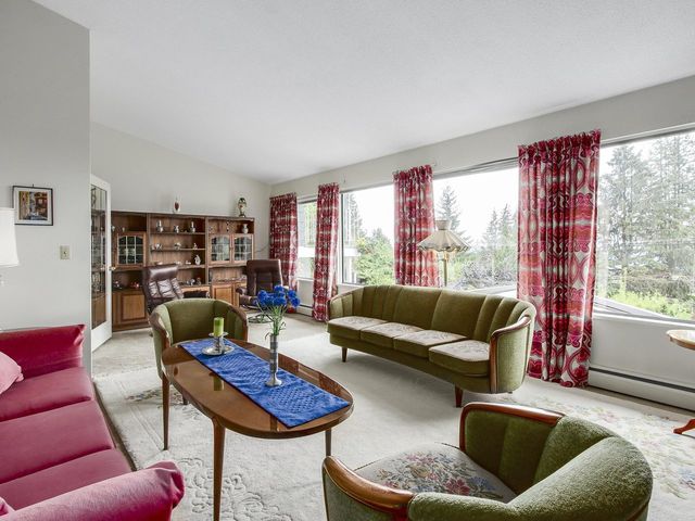 65395 at 4828 Skyline Drive, North Vancouver