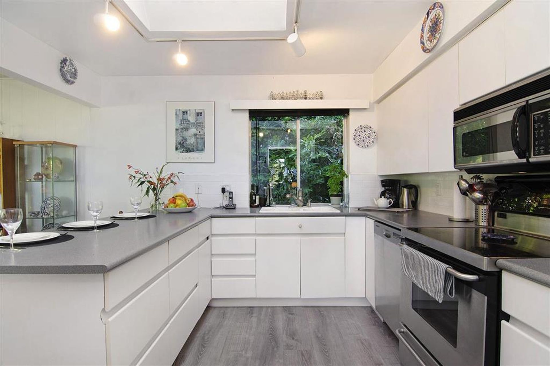 66041 at 5767 Primrose Place, West Vancouver