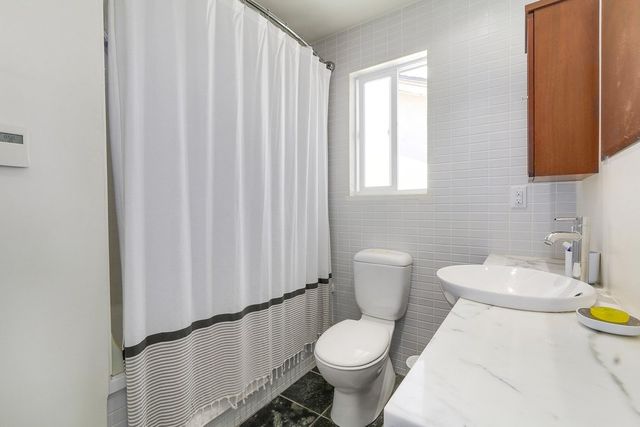 66146 at 256 5th Street W, North Vancouver