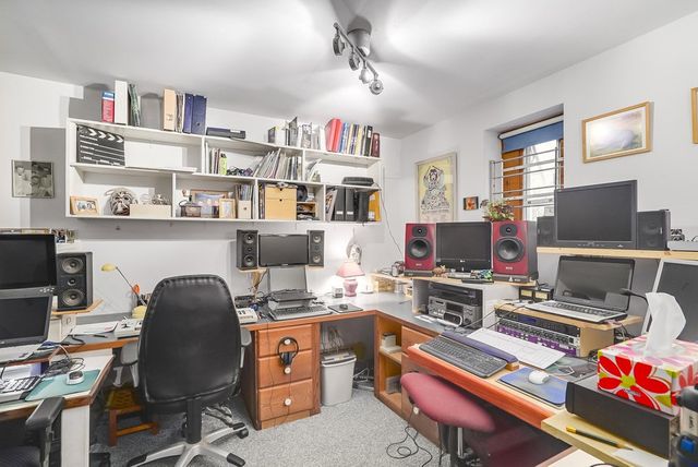 66391 at 223 Keith Road E, North Vancouver