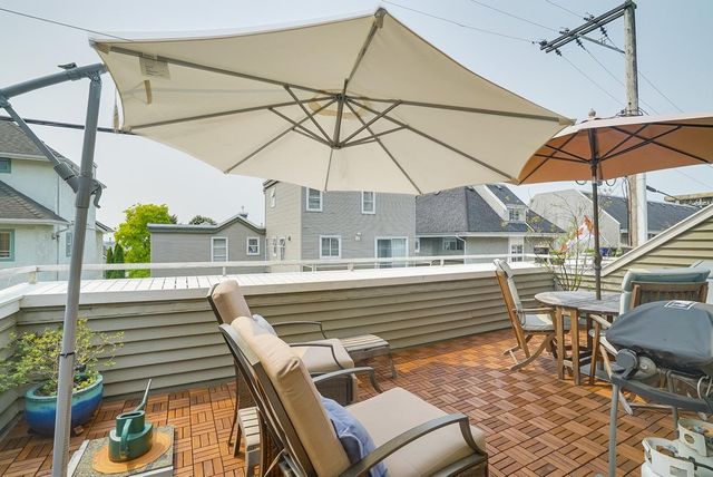 66394 at 223 Keith Road E, North Vancouver