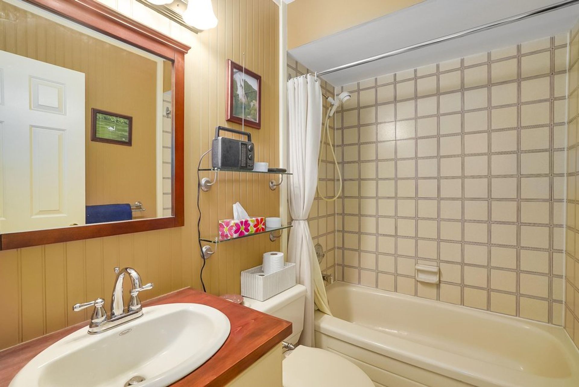 66372 at 223 Keith Road E, North Vancouver