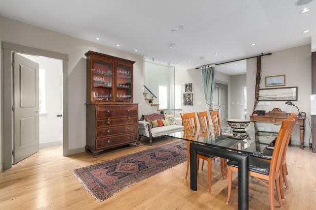 66668 at 425 16th Street E, North Vancouver