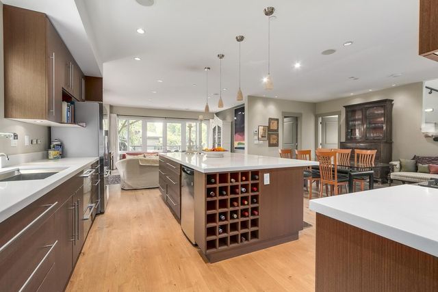 66671 at 425 16th Street E, North Vancouver