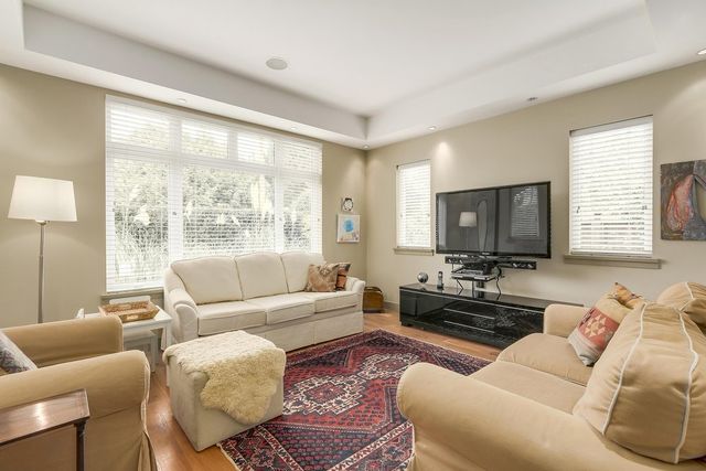 66707 at 425 16th Street E, North Vancouver