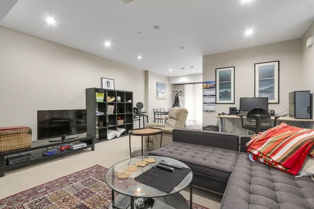 66710 at 425 16th Street E, North Vancouver