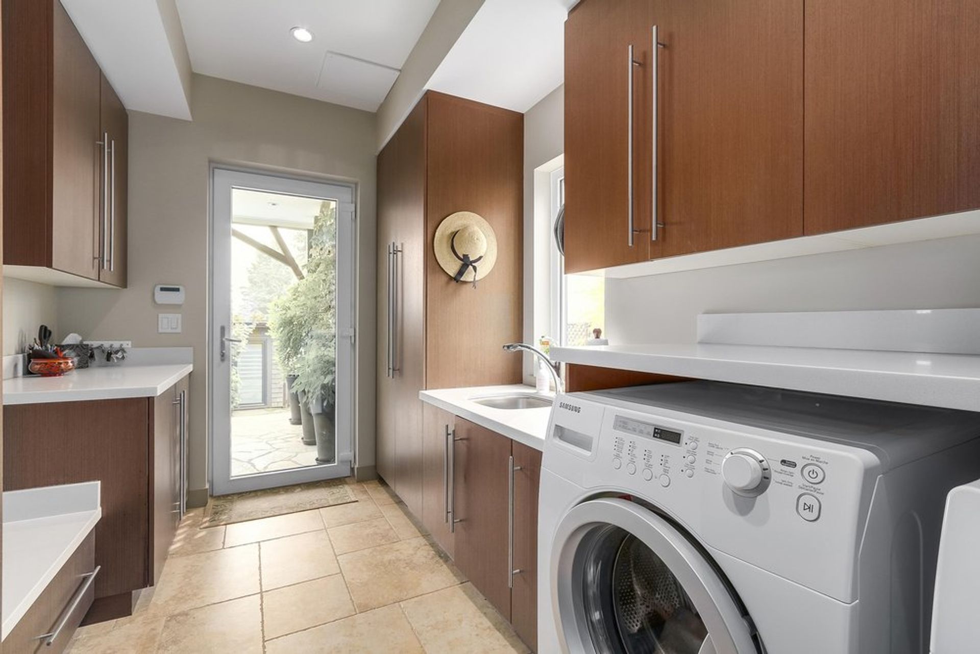 66677 at 425 16th Street E, North Vancouver