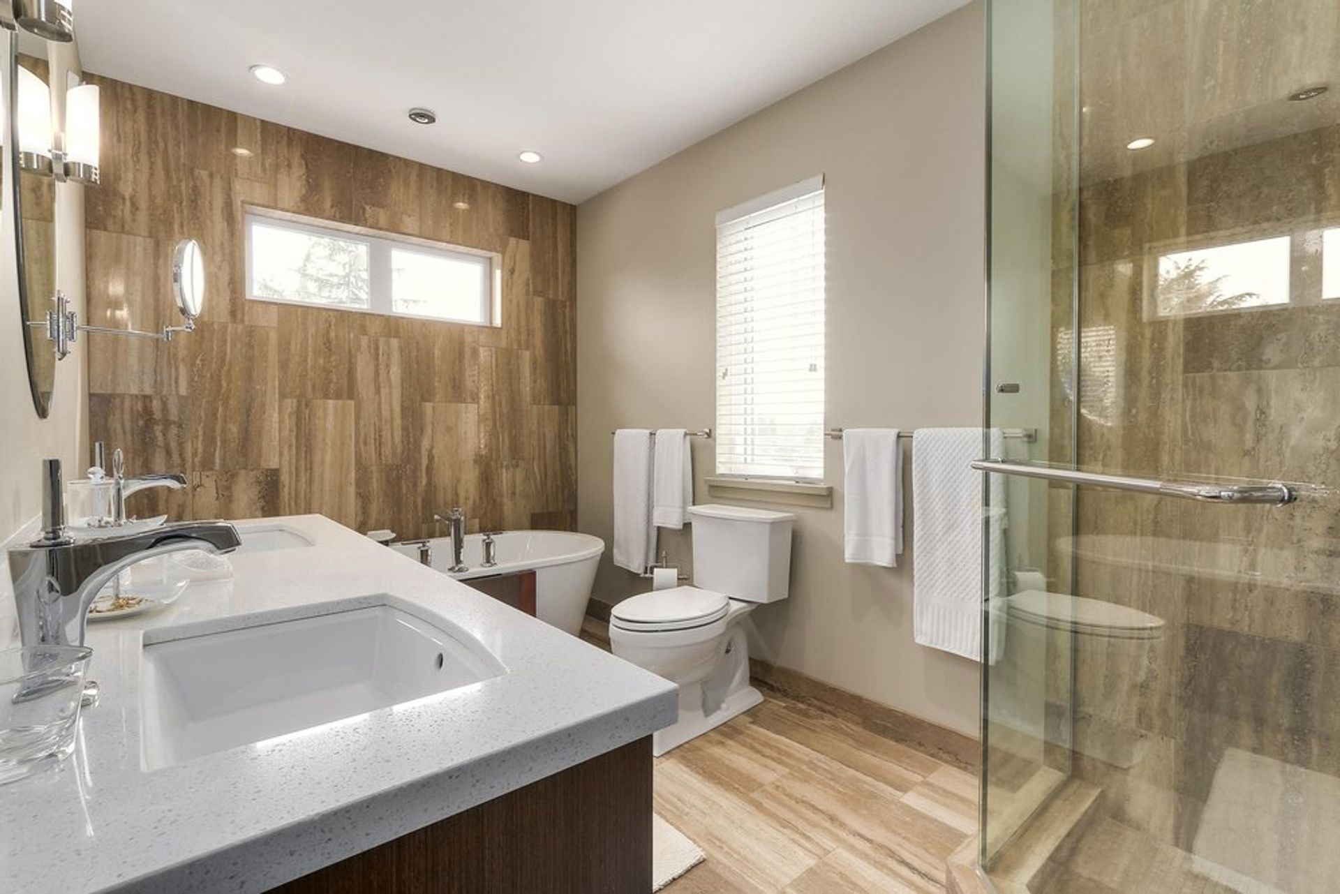 66692 at 425 16th Street E, North Vancouver