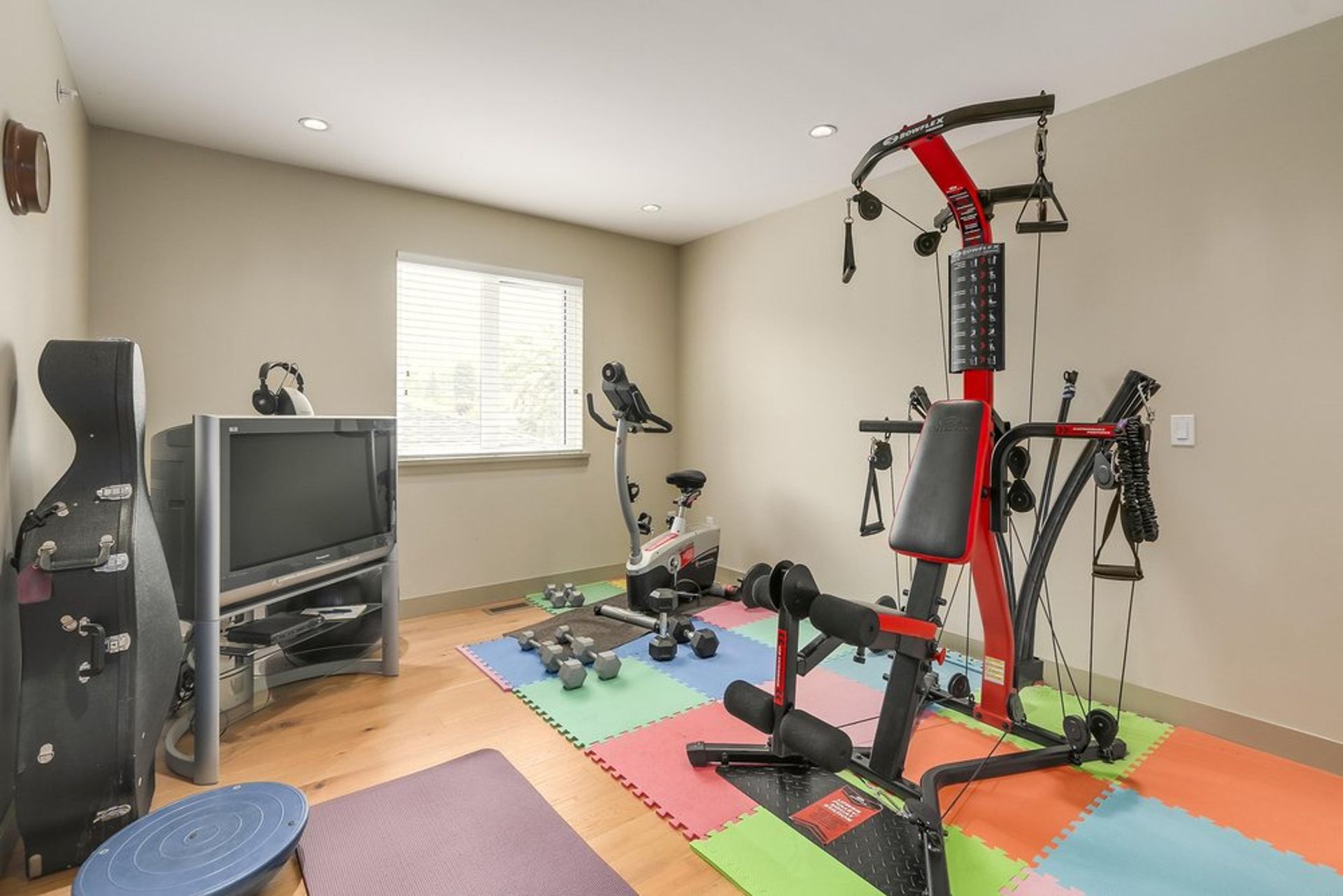 66695 at 425 16th Street E, North Vancouver