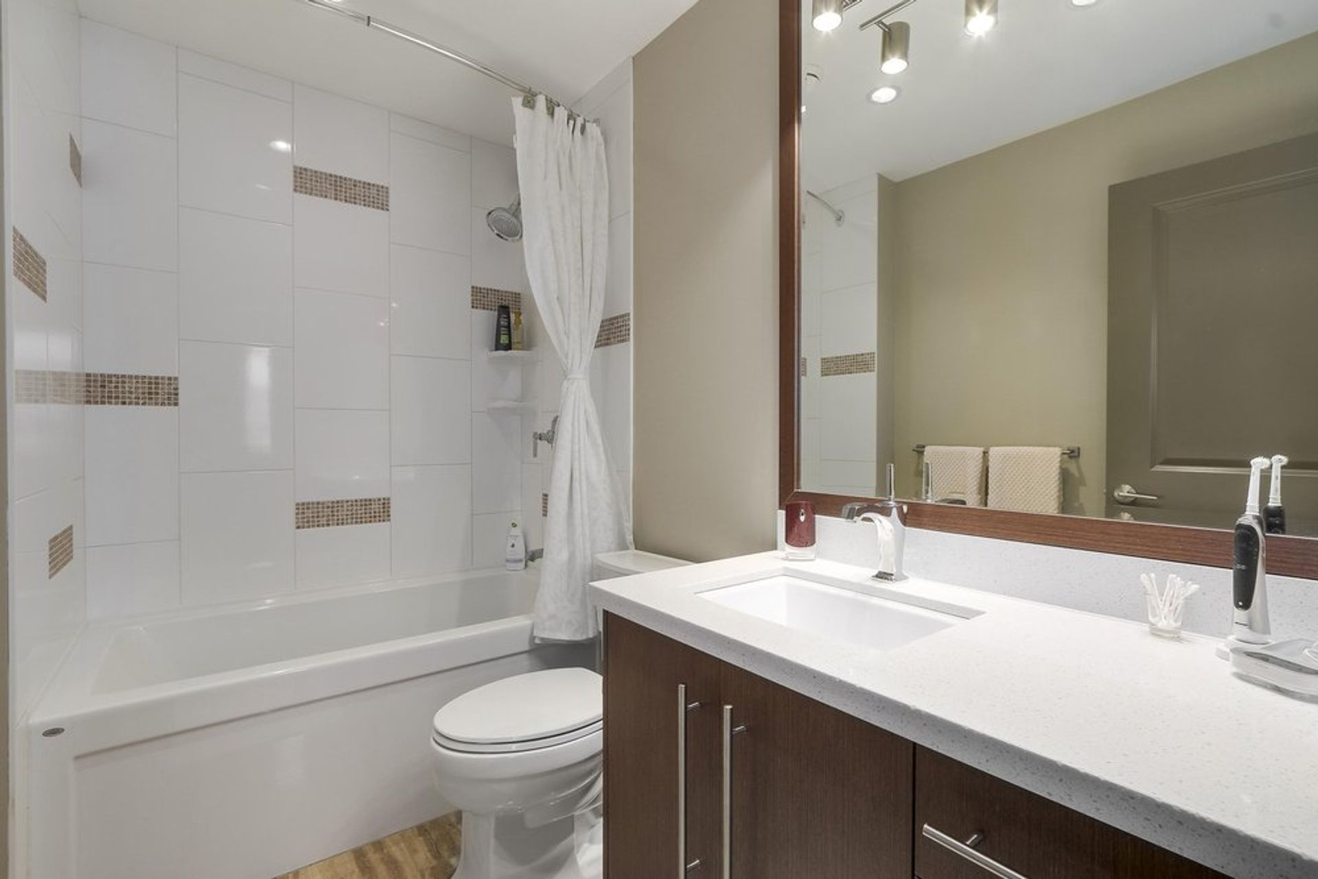 66698 at 425 16th Street E, North Vancouver