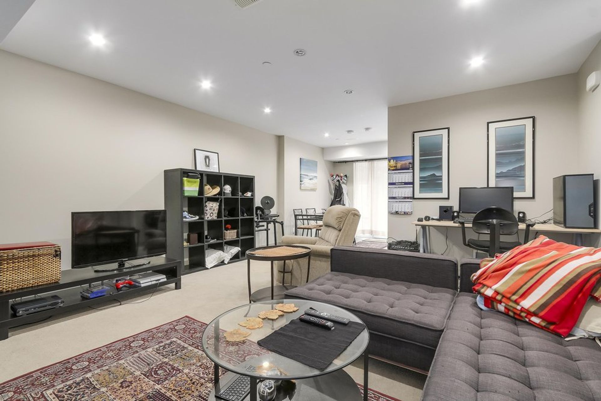 66710 at 425 16th Street E, North Vancouver