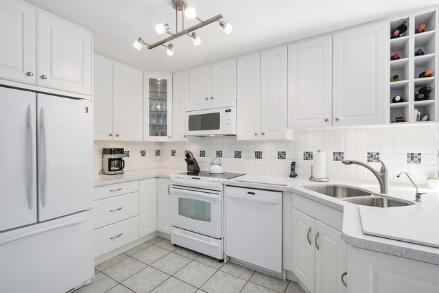 66757 at 4 - 1925 Indian River Crescent, North Vancouver