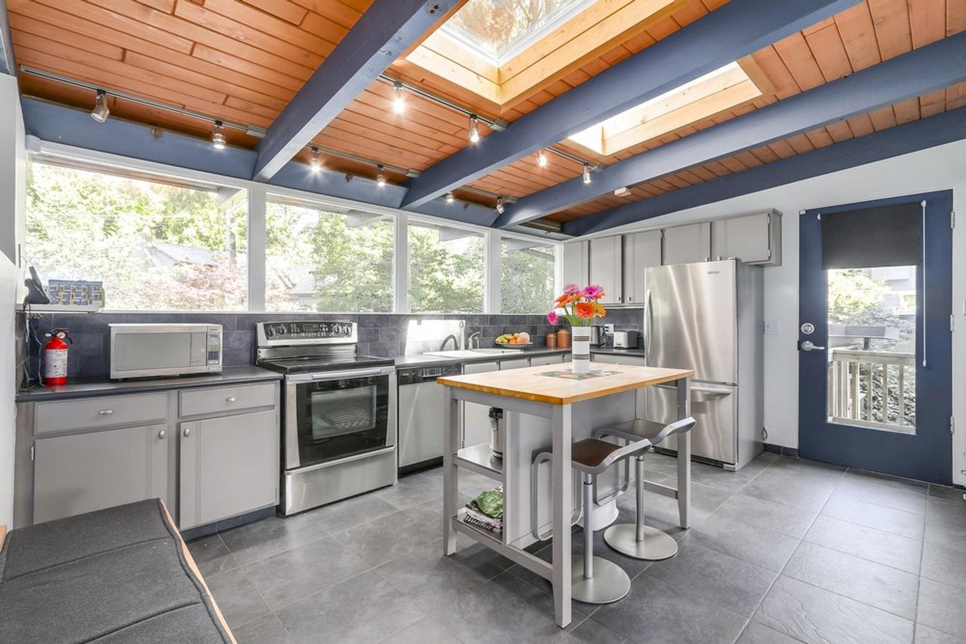 66858 at 547 W St. James Road, North Vancouver