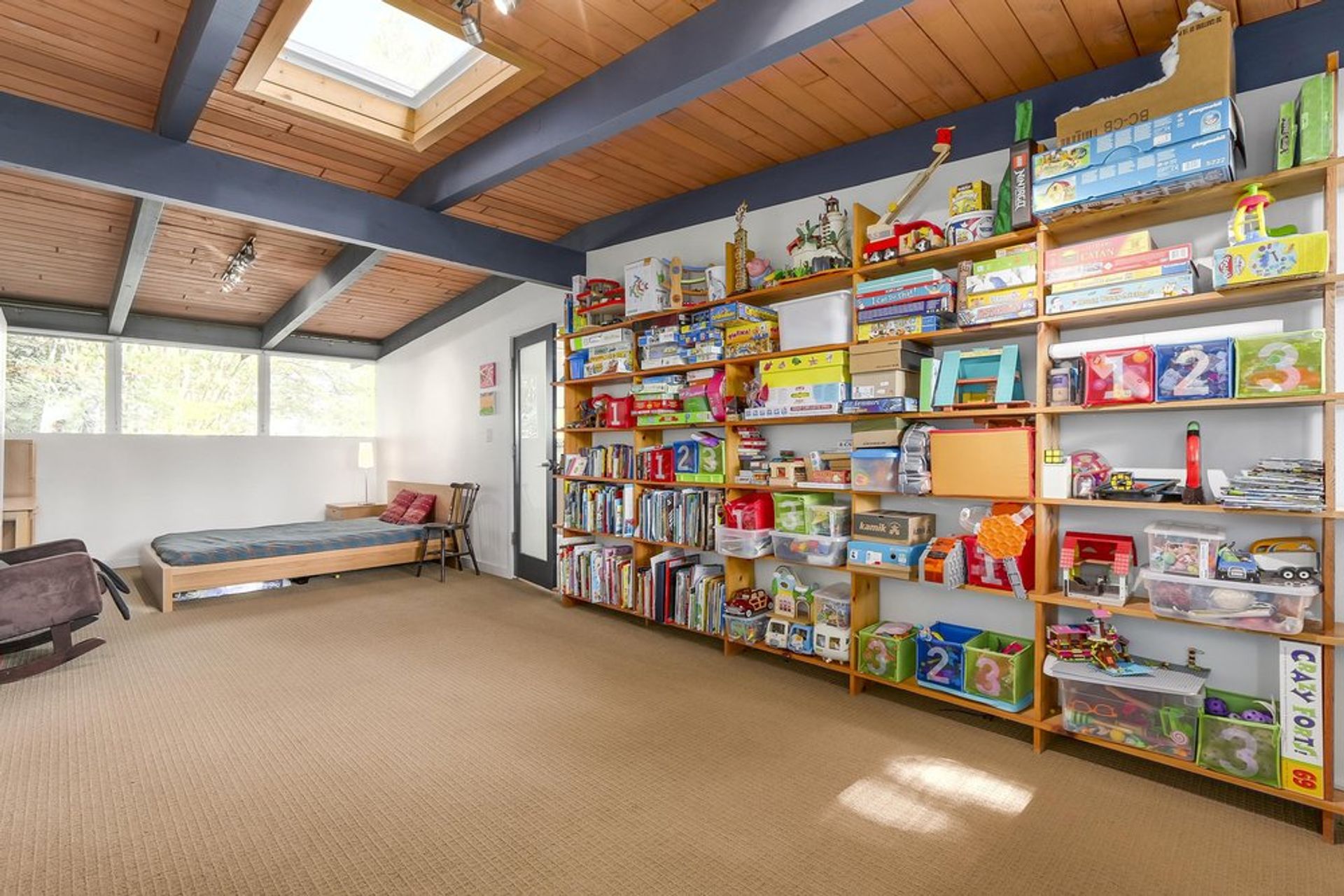 66866 at 547 W St. James Road, North Vancouver