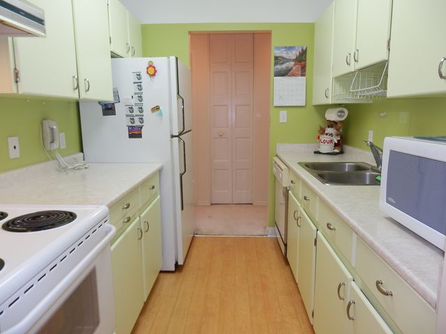 66944 at 215 - 2640 Fromme Road, North Vancouver