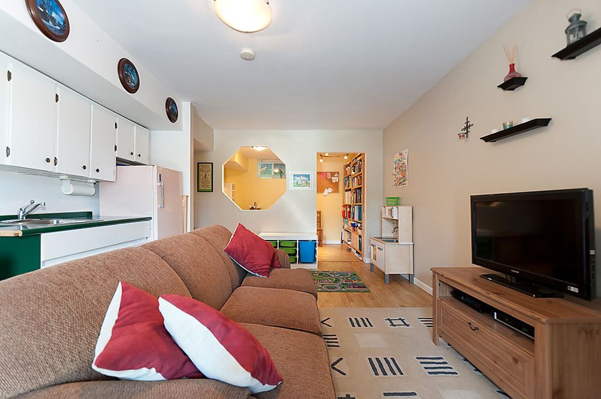 67043 at 1178 Deep Cove Road, North Vancouver