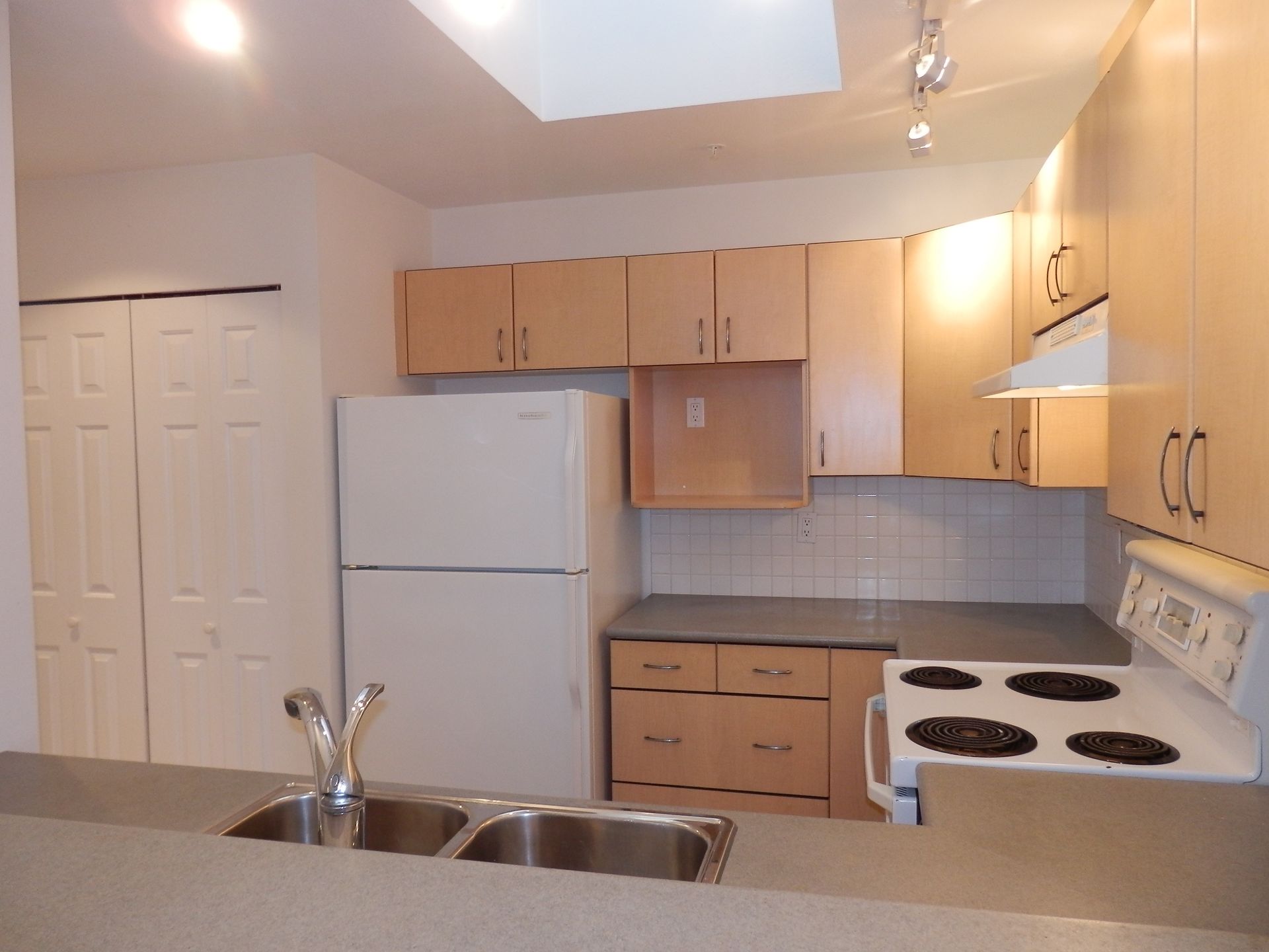 67187 at 408 - 175 10th Street E, North Vancouver