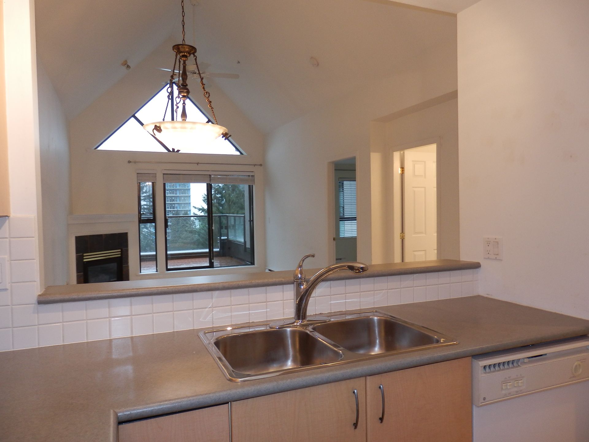 67190 at 408 - 175 10th Street E, North Vancouver