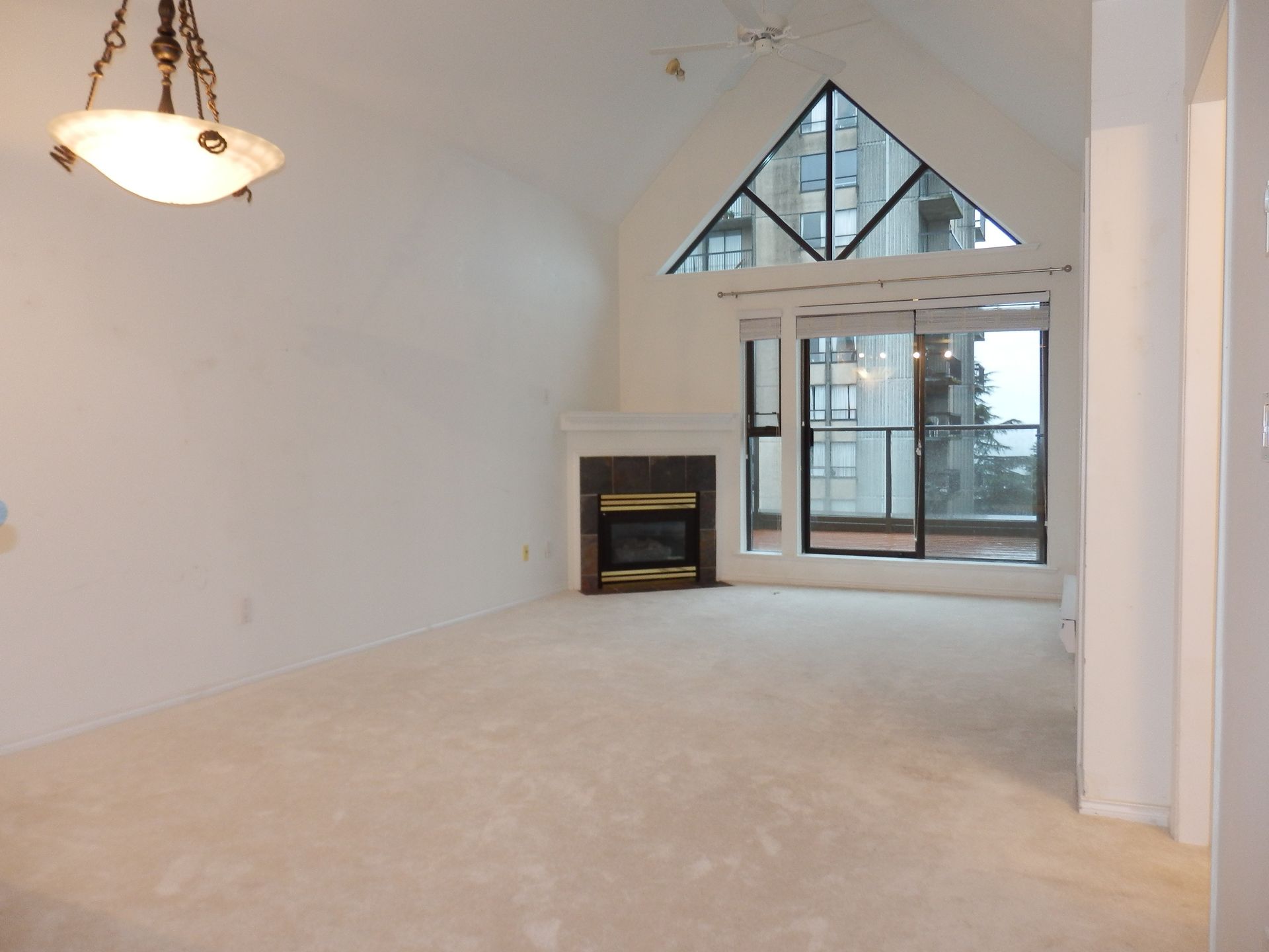 67196 at 408 - 175 10th Street E, North Vancouver