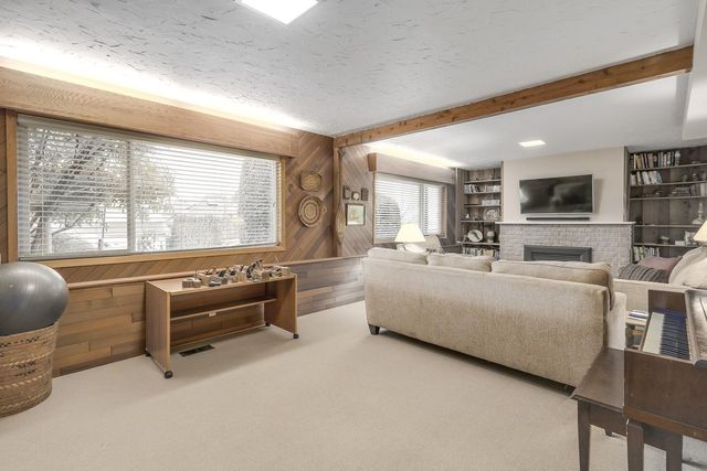 67300 at 916 Whitchurch Street, North Vancouver