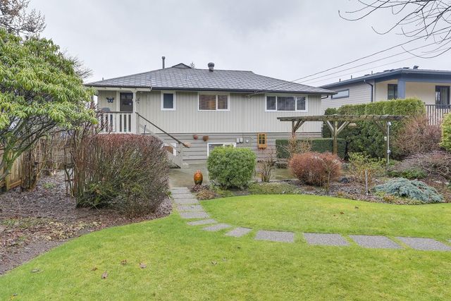 67328 at 916 Whitchurch Street, North Vancouver