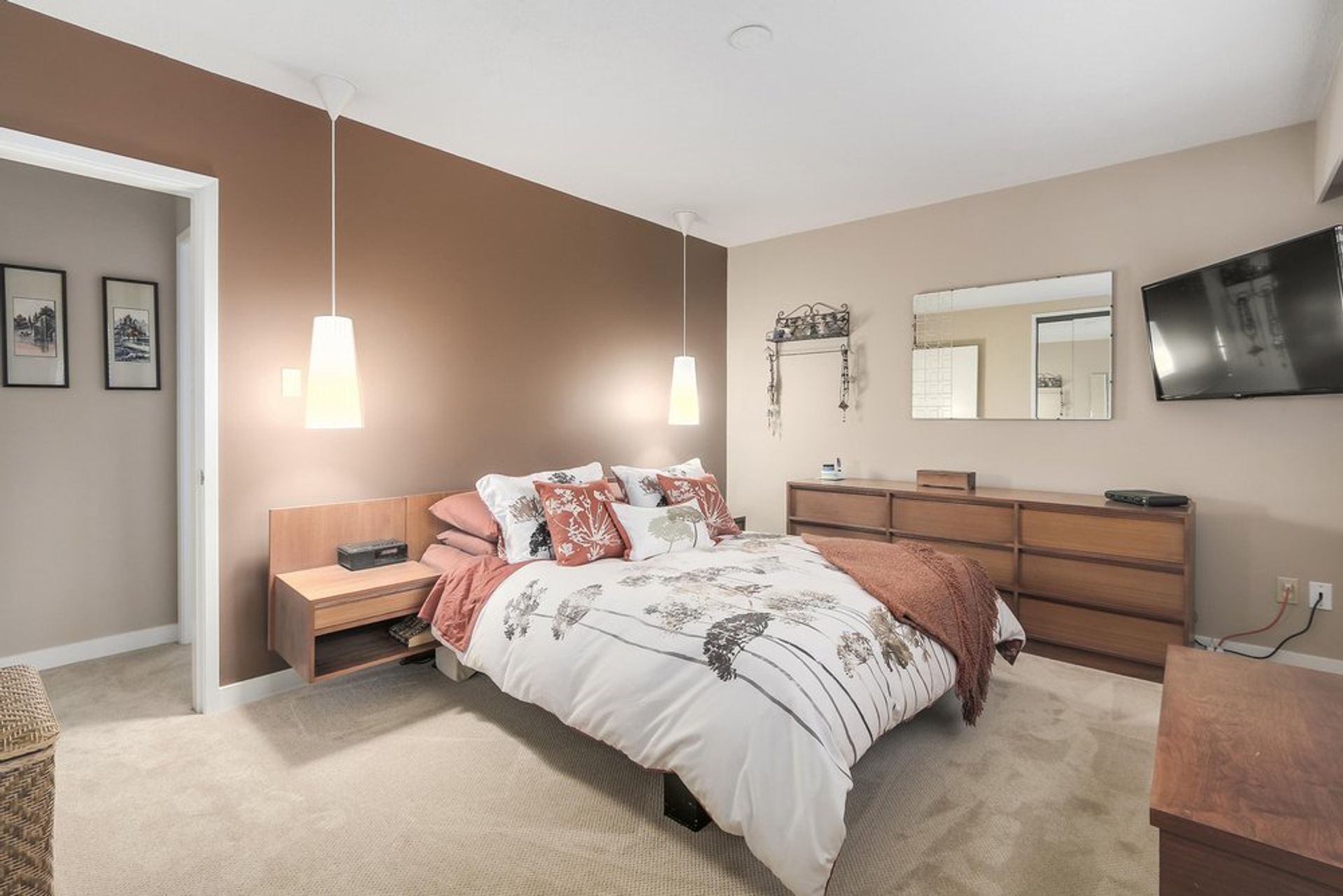 67288 at 916 Whitchurch Street, North Vancouver