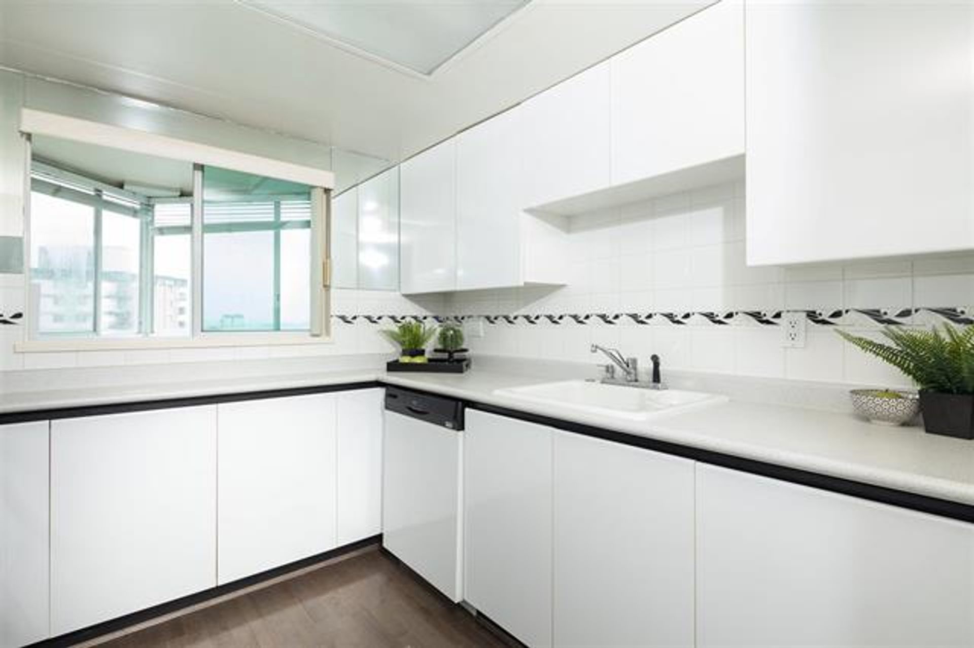 67380 at 1502 - 130 2nd Street E, North Vancouver