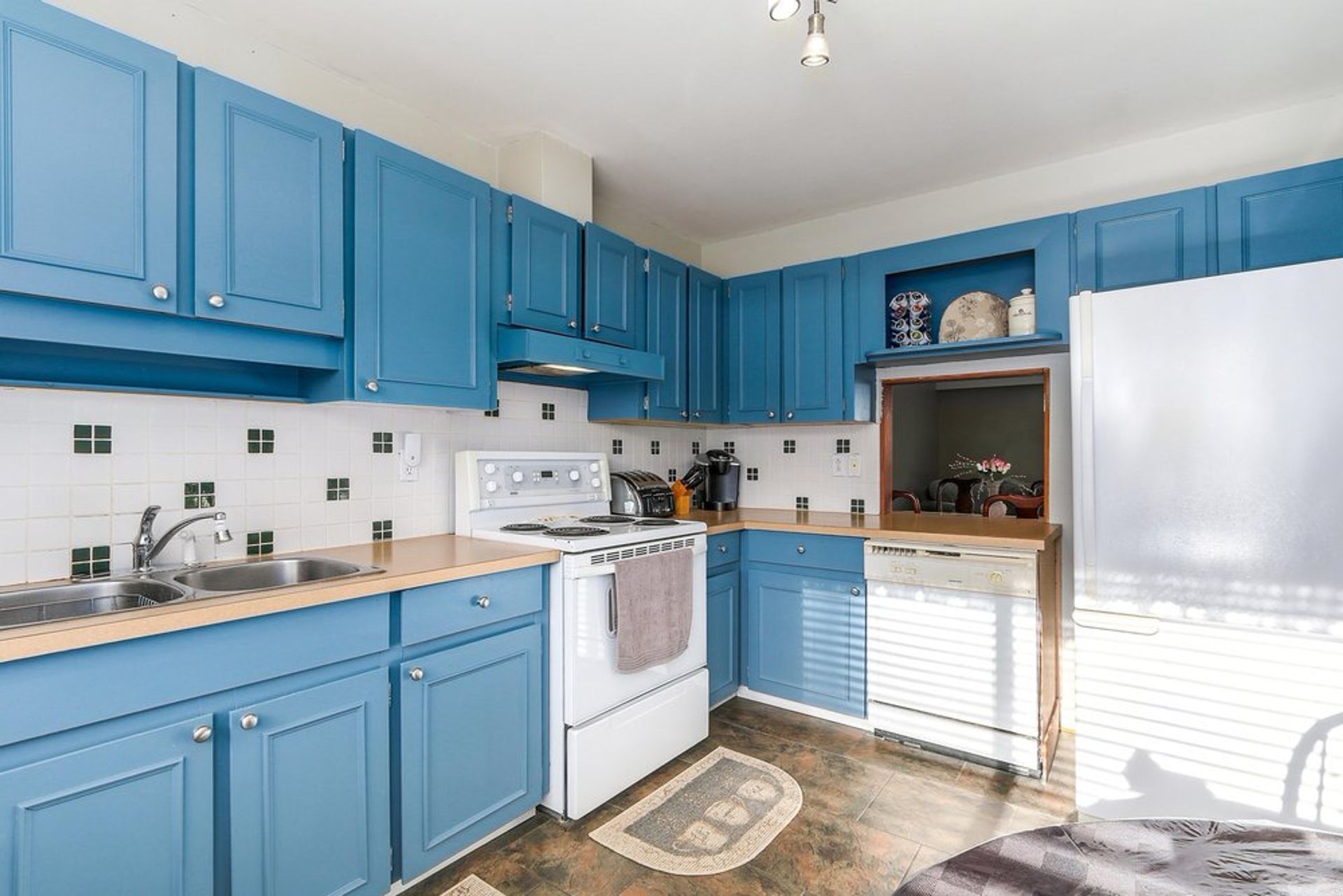 67586 at 2365 Mountain Highway, North Vancouver