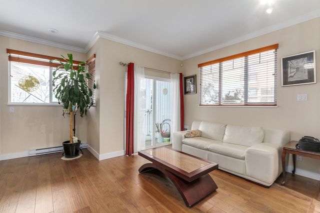 67653 at 3 - 1940 Chesterfield Avenue, North Vancouver