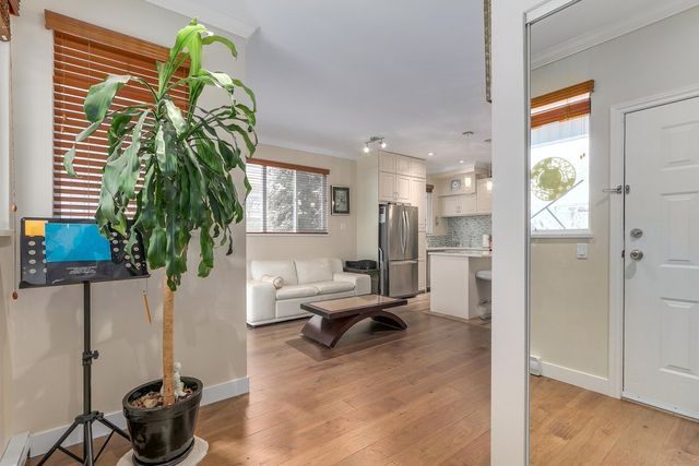 67665 at 3 - 1940 Chesterfield Avenue, North Vancouver