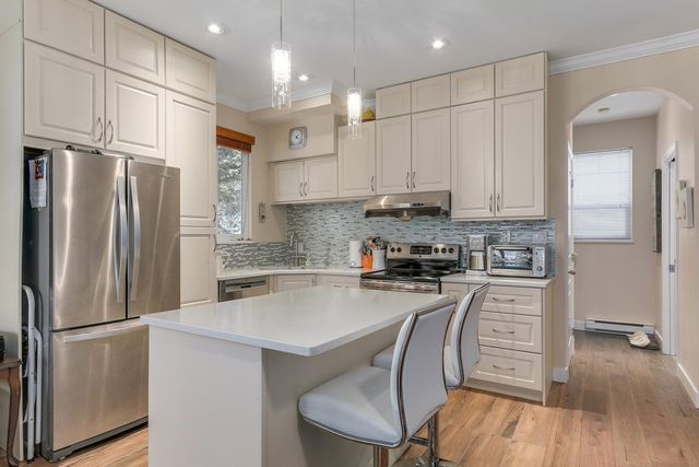 67671 at 3 - 1940 Chesterfield Avenue, North Vancouver