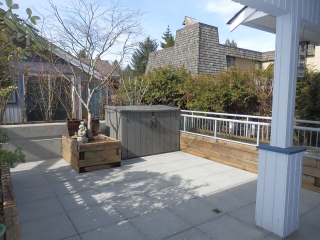 67890 at 3 - 1940 Chesterfield Avenue, North Vancouver